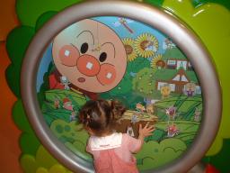 アンパンマンに釘付け１