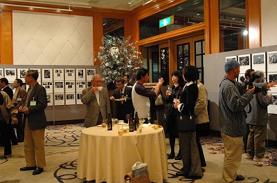 入賞作品を見ながら、飲食にも夢中でしたよ。
