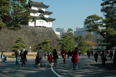 この様に富士見櫓の前を通って皇居を後にしました。