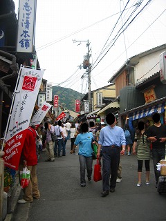 清水寺への道