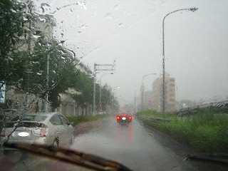 ものすごい　どしゃぶりっ