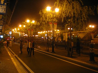 夜の町並み