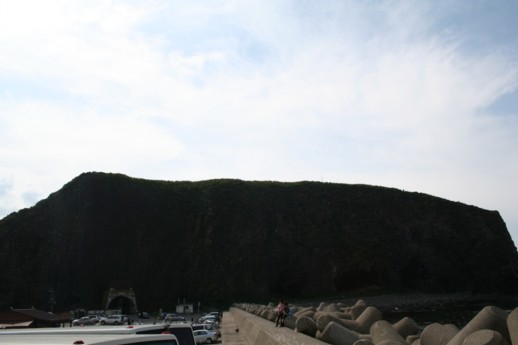 48この岩山に登ったんだなぁ.jpg