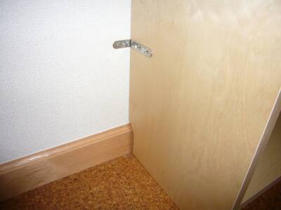 20070102本棚固定下部左.jpg