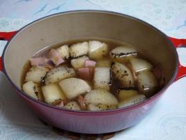 オーバルで大根のごろごろ煮