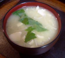 おぼろ豆腐とえのきの麦みそ汁