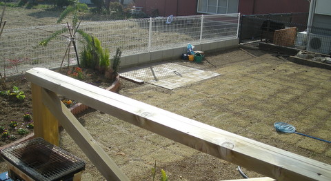 遠目の敷きレンガスペース