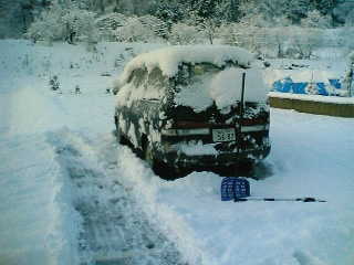 車と積雪量