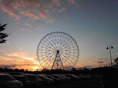 夕焼けと観覧車