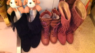 ブーツで玄関がいっぱい。