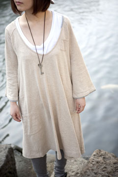 ゆったりシルエットがかわいいナチュラルデザインのワンピース