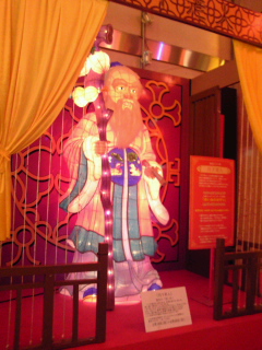 ランタンフェスティバルの名物、恋の導き手？月下老人