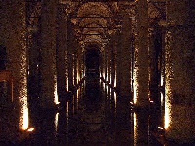 地下宮殿（ローマ時代の地下貯水池）