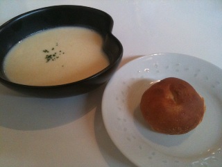 Restaurant&Cafe Brillano ジャガイモとカボチャのスープ チーズ入り自家製パン