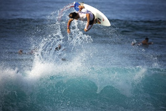 dane-reynolds-neck-beard-photo-ellis-586x390.jpg