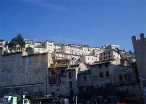 アッシジの街　下から