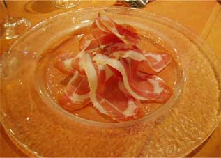 生ハムとモッツァレラチーズ