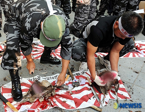 韓国デモ隊、日本大使館前で日本の国鳥キジをハンマーで叩き殺して気勢 敬天愛人 楽天ブログ 