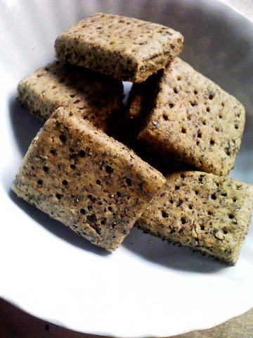 黒ゴマきなこクラッカー