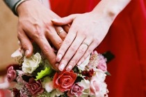 結婚指輪とブーケ