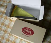 COTS箱と抹茶ﾁｰｽﾞｹｰｷ.JPG
