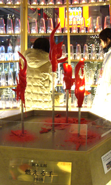 岡本太郎の燃える手