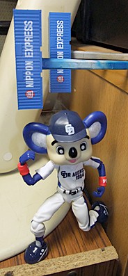 青コンテナ文字貼り開始