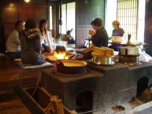 瀬戸屋敷　囲炉裏を囲んで･･･