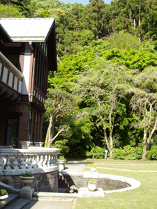 旧華頂宮邸庭から