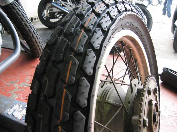 Sr400 タイヤ選択 とあるバイク屋のバイク日記 楽天ブログ