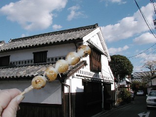 作品名「蔵と団子」（嘘）