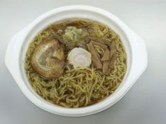 セブンの“醤油ラーメン（レンジタイプ）”