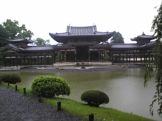 雨の平等院