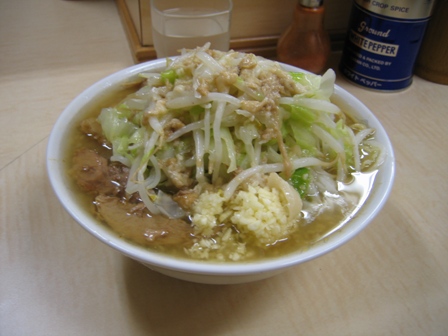 20110922_ラーメン二郎京成大久保店小ブタ