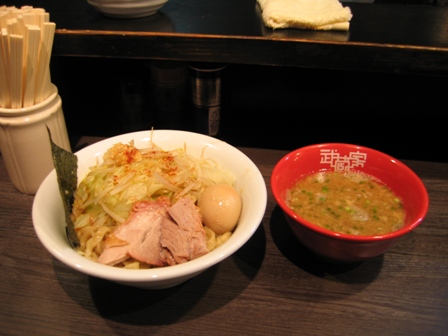 20110902_四麺燈_煮干肉ドカつけ麺に味玉