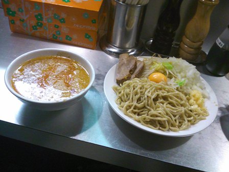 20110210_ラーメン大練馬店_担々つけめん（あつもり）卵黄タマネギ