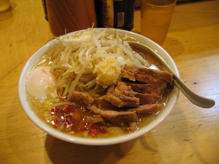 20110905_ラーメン二郎荻窪店塩ラーメンブタ追加に温玉と生とうがらし