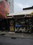 沖縄旅行(国際通りで食べた肉巻おにぎり) (2).JPG