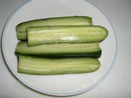 野菜漬物(ﾖｰｸﾞﾙﾄと味噌を同量入れてきゅうりを漬けたもの(ぬか漬け風味)).JPG