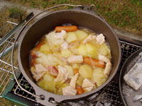 初ダッチオーブンでポトフ