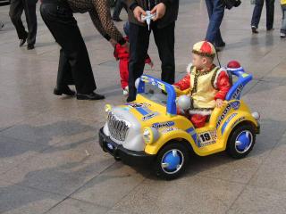 国境の橋前の広場で出合ったかわいい子