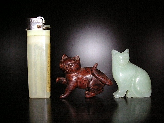 木彫りと翡翠のミニねこ