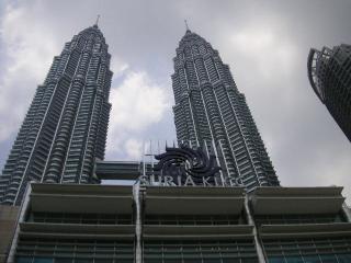 下から見たツインタワー