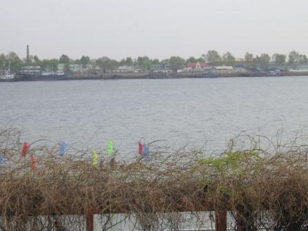 川の向こうの国03