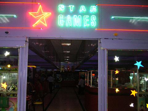 日本のゲーセンとほぼ同じ。