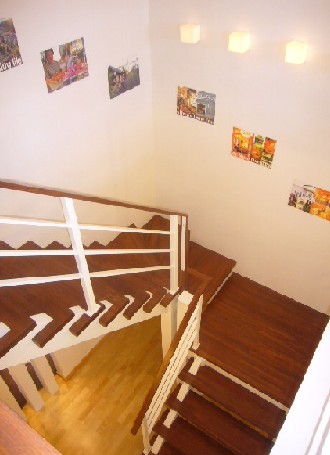 港北インター店階段