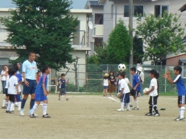 サッカー教室 中山選手と.jpg