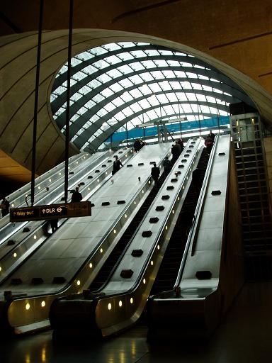 カナリーワーフ駅