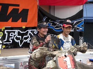 優勝監督(右)、2位師匠(左)共に元ヤマハワークスライダー！