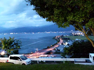諏訪湖の夕暮れ